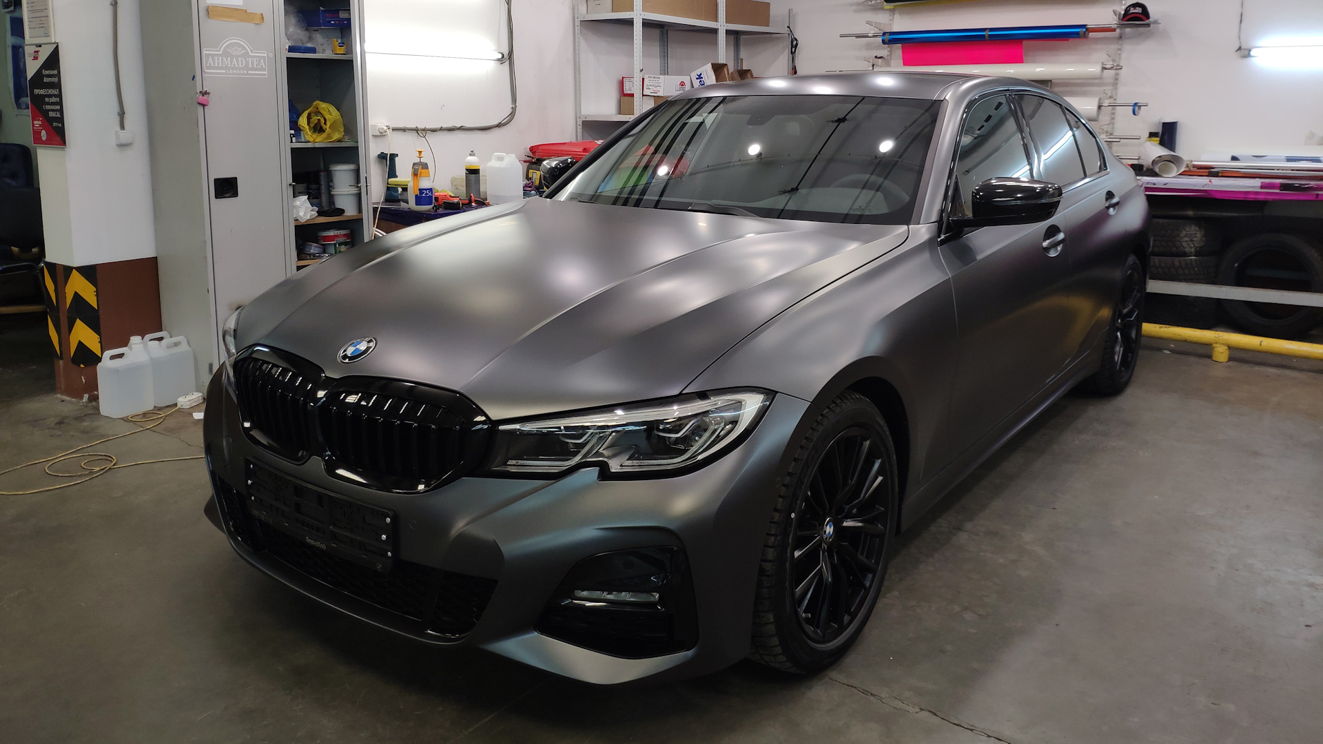 BMW в матовой плёнке